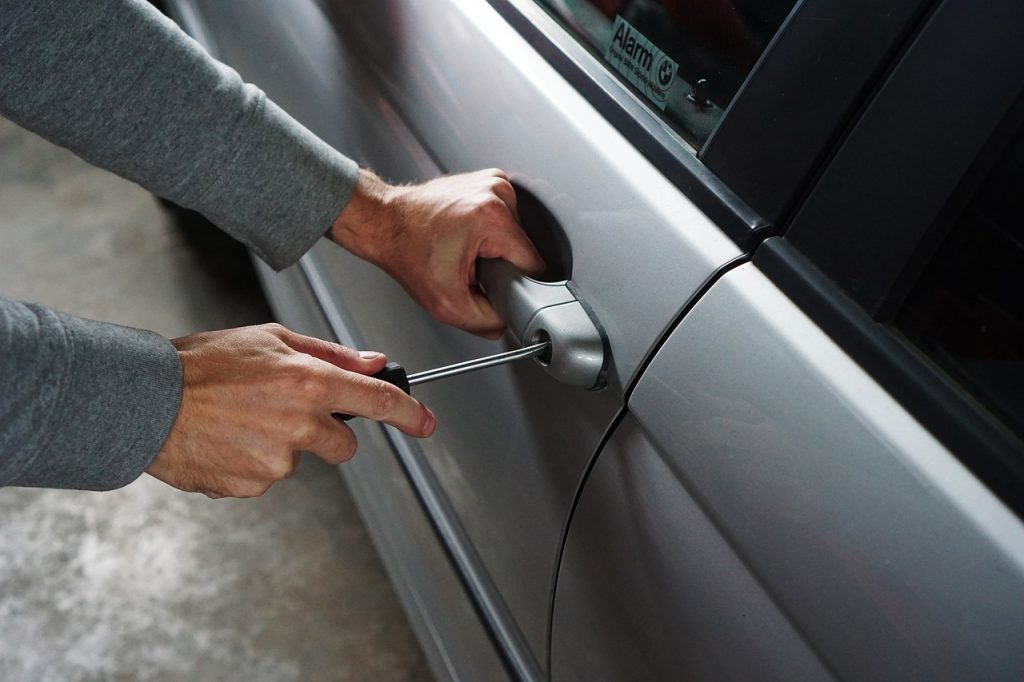 Breaking-into-car-stealing